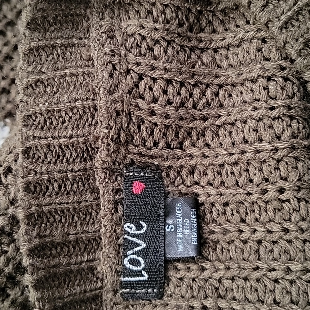 2 Sweaters - Picture 8 of 9